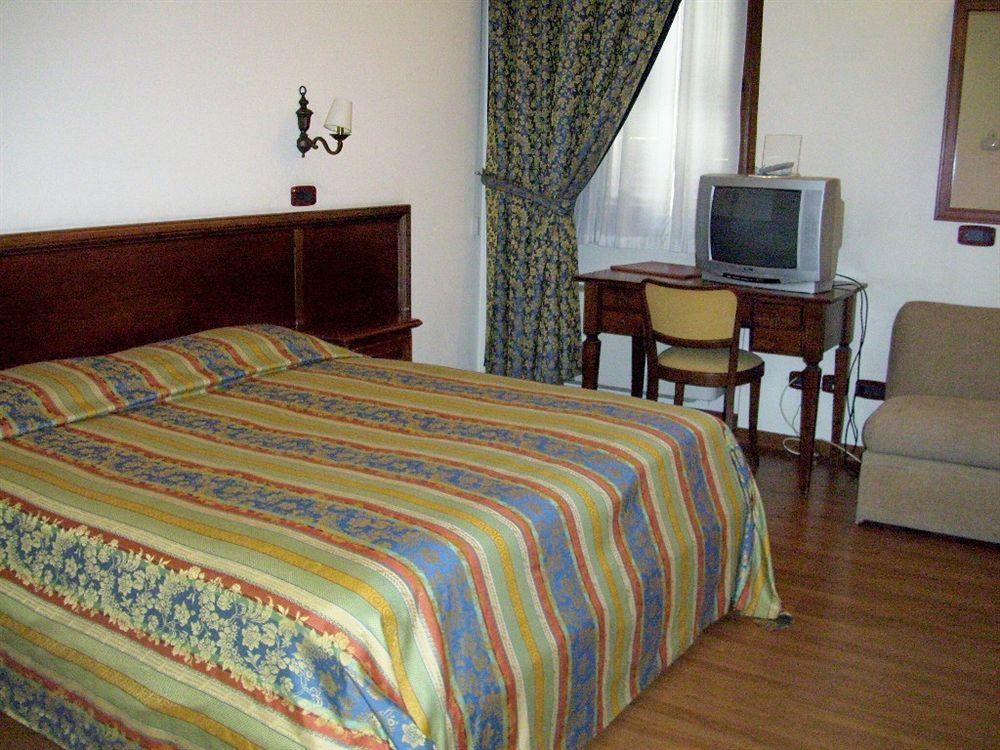 Hotel Sebino ซาร์นีโก ภายนอก รูปภาพ