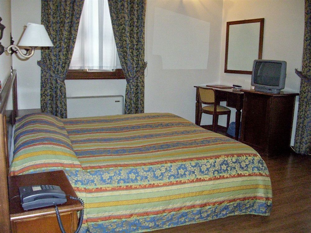 Hotel Sebino ซาร์นีโก ภายนอก รูปภาพ