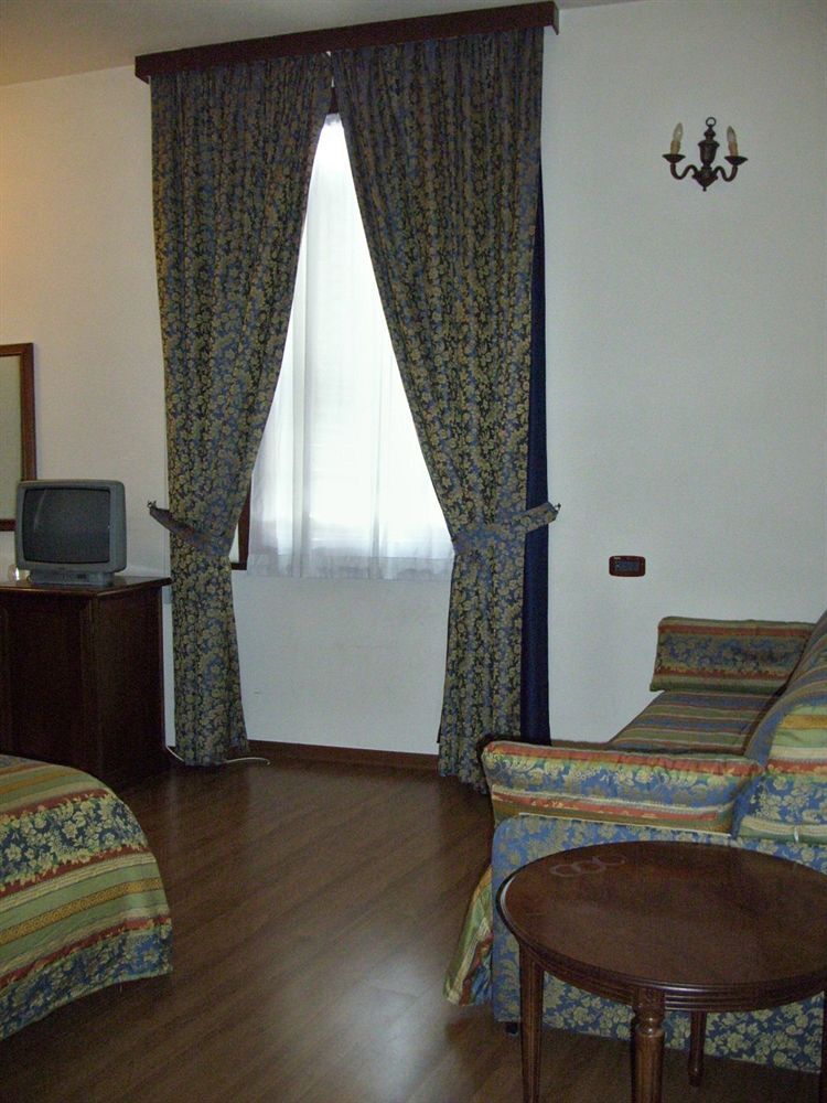 Hotel Sebino ซาร์นีโก ภายนอก รูปภาพ